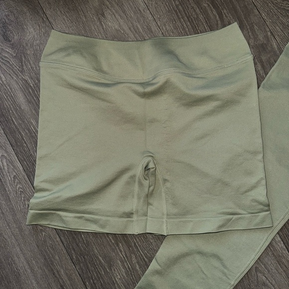 Crop Shop Boutique Bra and Shorts set - Picture 5 of 5